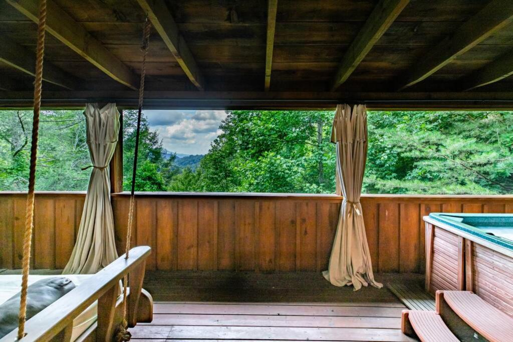 Nice View Fireplace, Hot Tub, Porch Bed, Private Sevierville Eksteriør billede