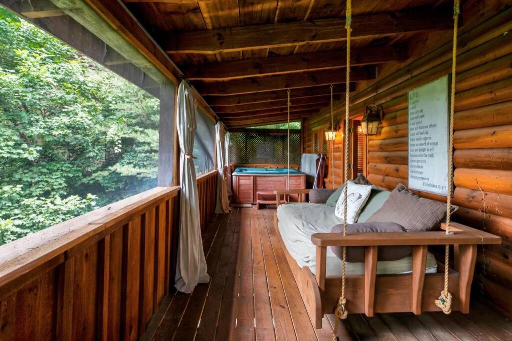 Nice View Fireplace, Hot Tub, Porch Bed, Private Sevierville Eksteriør billede