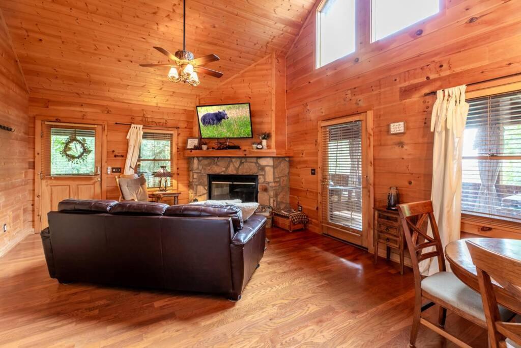 Nice View Fireplace, Hot Tub, Porch Bed, Private Sevierville Eksteriør billede