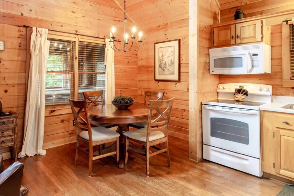 Nice View Fireplace, Hot Tub, Porch Bed, Private Sevierville Eksteriør billede