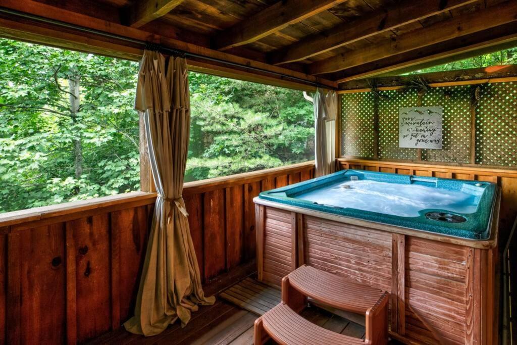 Nice View Fireplace, Hot Tub, Porch Bed, Private Sevierville Eksteriør billede
