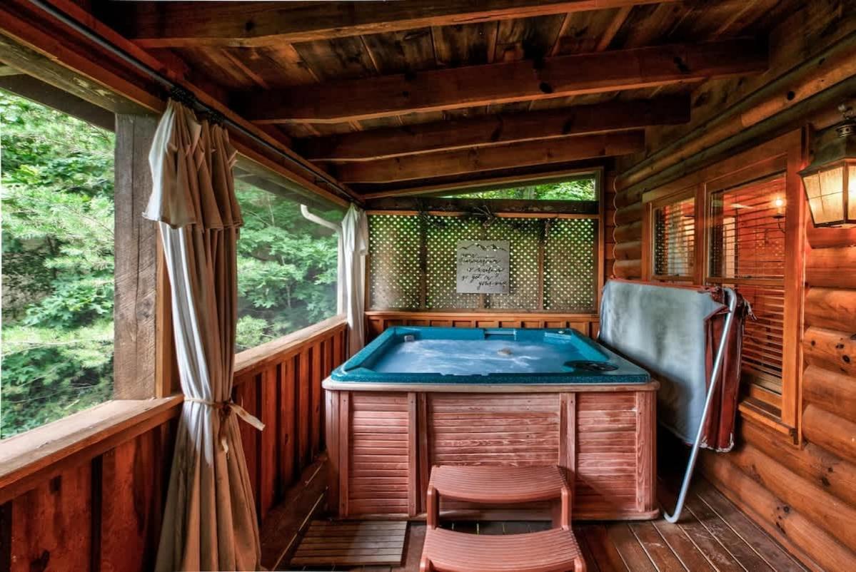 Nice View Fireplace, Hot Tub, Porch Bed, Private Sevierville Eksteriør billede